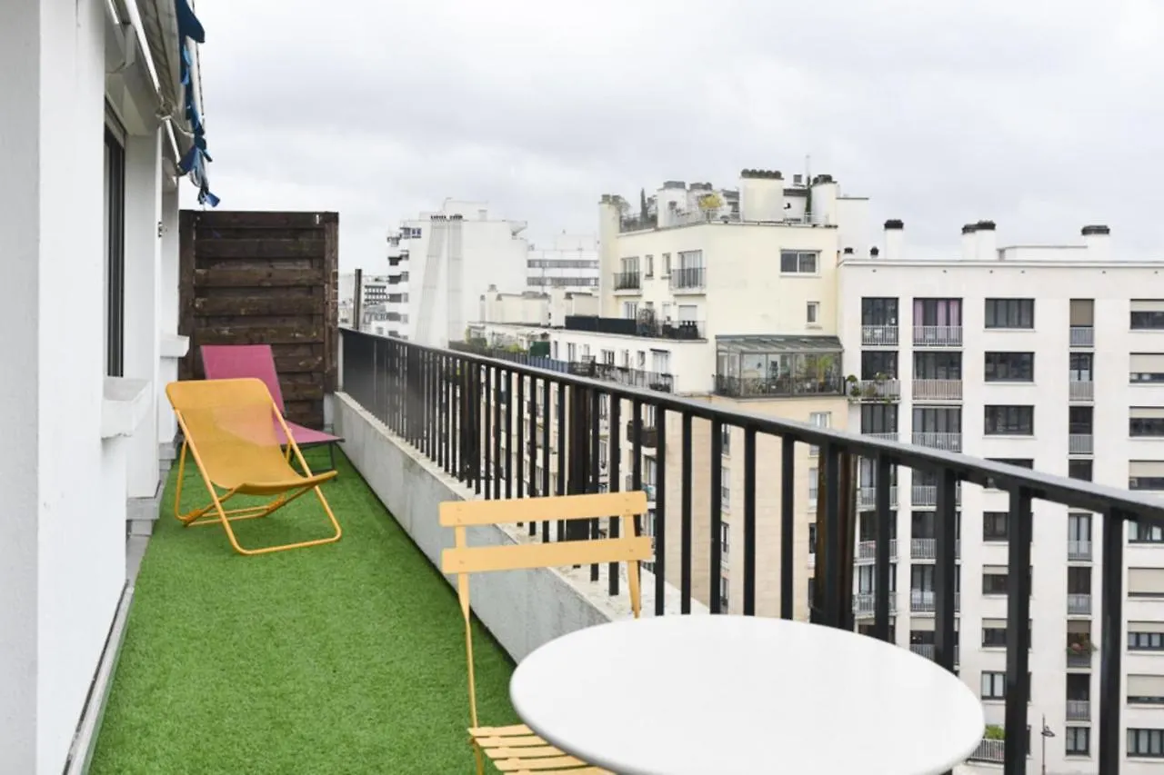 50 M Unoverlooked Nest With Eiffel Tower View Paris Apartment