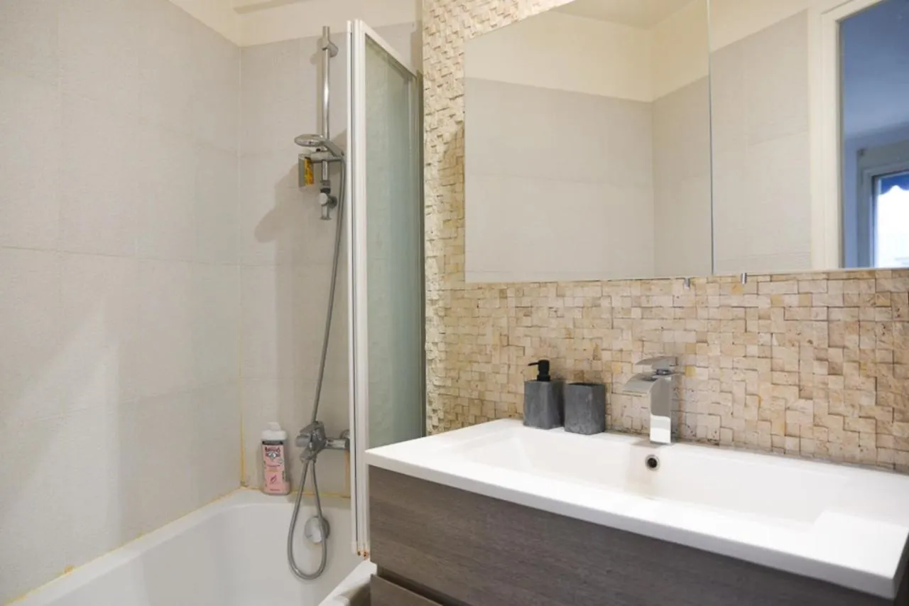50 M Unoverlooked Nest With Eiffel Tower View Paris Apartment